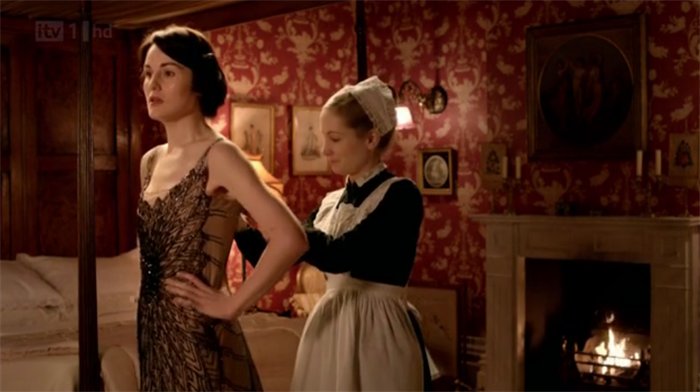 Red Damask Wallpaper in Mary Crawley's Bedroom 